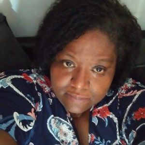 Meet your Posher, Dee dee